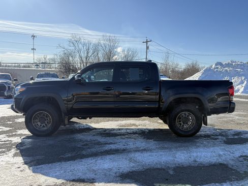 Used 2023 Toyota Tacoma 4x4 Double Cab image 2