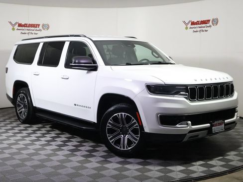 Used 2023 Jeep Wagoneer L Series II AWD/4WD image 2