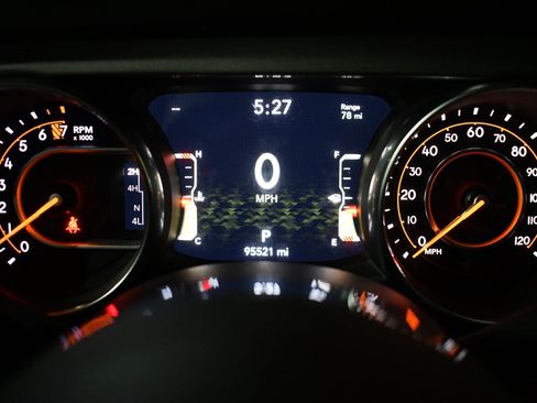 Used 2018 Jeep Wrangler Unlimited Sahara AWD/4WD image 25