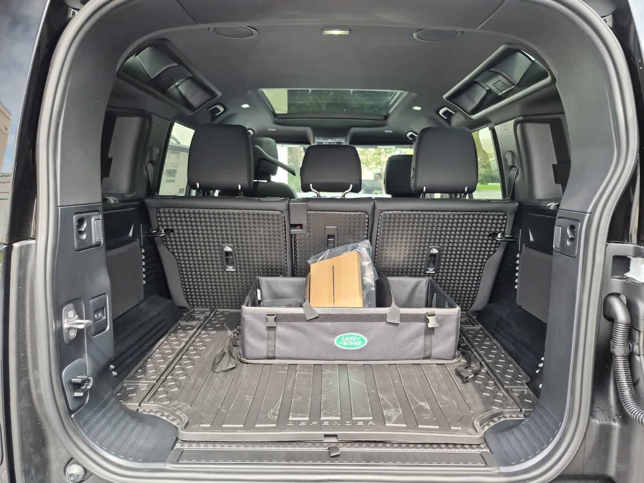 New 2026 Land Rover Defender 110 X-Dynamic SE AWD/4WD image 37