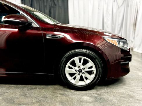 Used 2018 Kia Optima LX image 12