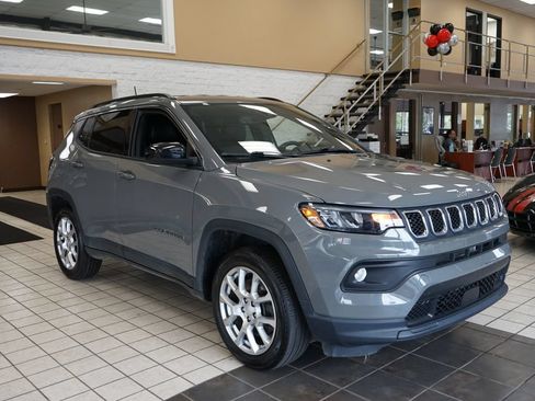 Used 2023 Jeep Compass Latitude AWD/4WD image 18