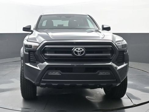 Used 2025 Toyota Tacoma SR5 AWD/4WD image 5