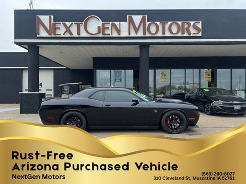 Used 2016 Dodge Challenger SRT Hellcat image 1