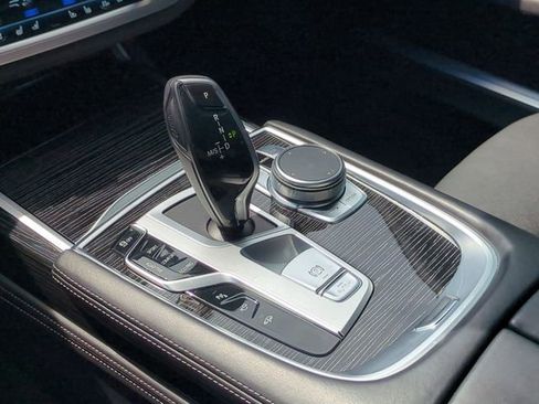 Used 2022 BMW 750i xDrive w/ M Sport Package AWD/4WD image 9
