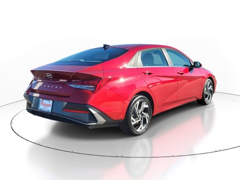 Used 2025 Hyundai Elantra SEL image 4