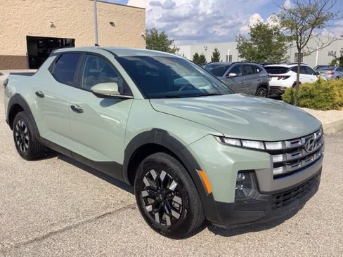 Certified 2025 Hyundai Santa Cruz SE AWD/4WD image 3