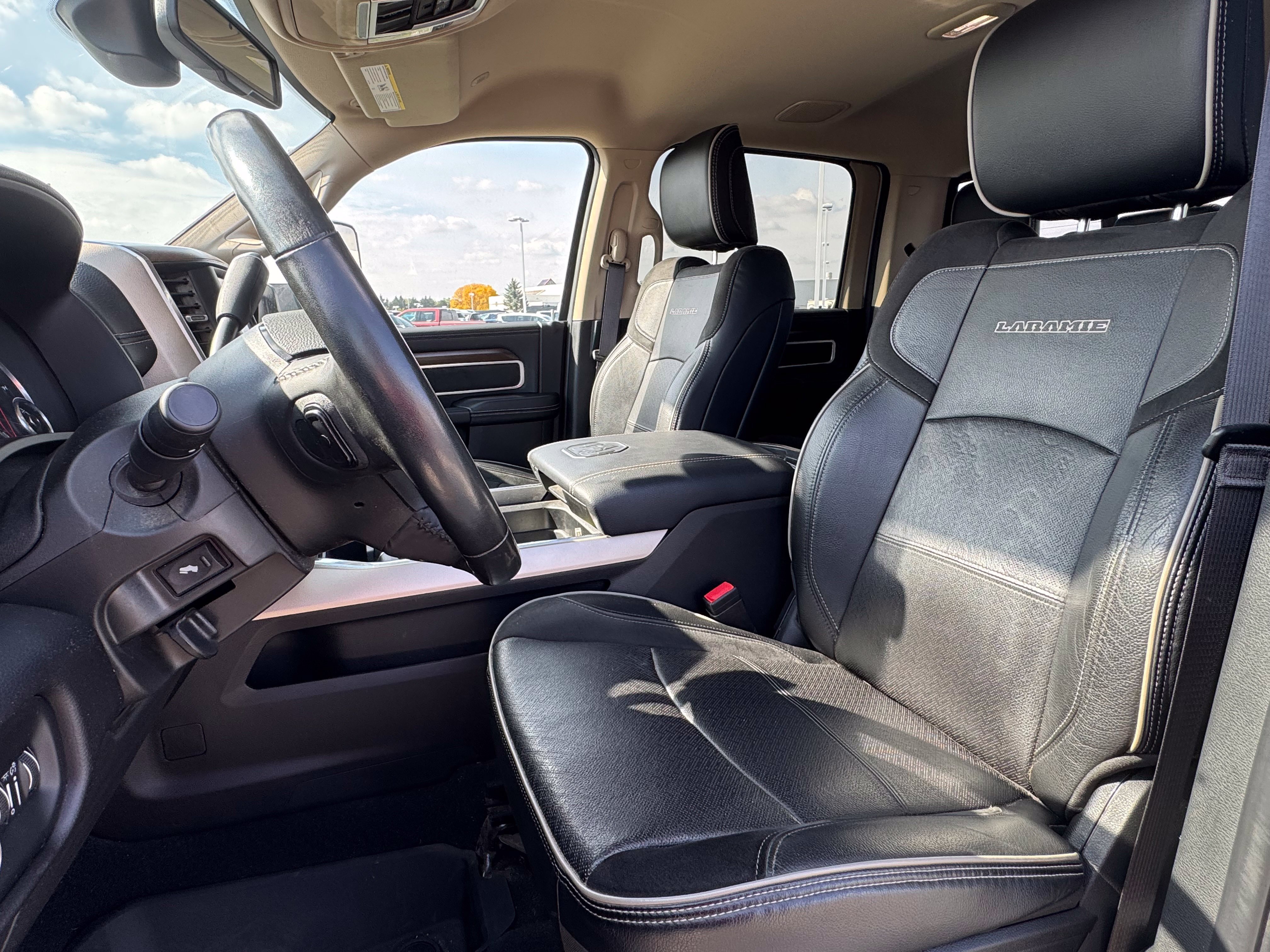 Used 2022 RAM 3500 Laramie AWD/4WD image 11