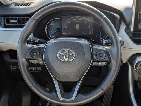 Used 2021 Toyota RAV4 Limited image 16
