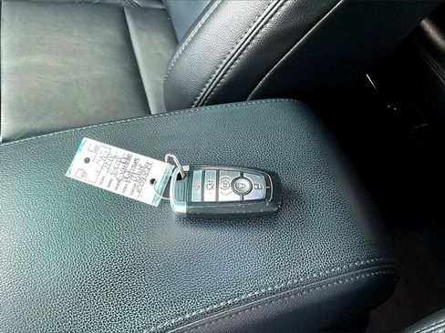 Used 2017 Ford Explorer XLT w/ XLT Technology Feature Bundle image 36