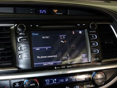 Used 2016 Toyota Highlander XLE image 20