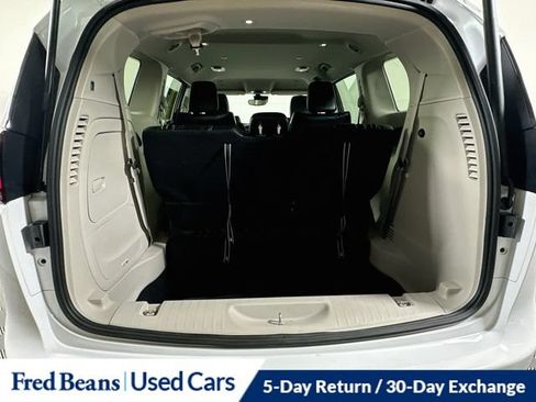 Used 2023 Chrysler Pacifica Touring-L FWD image 31