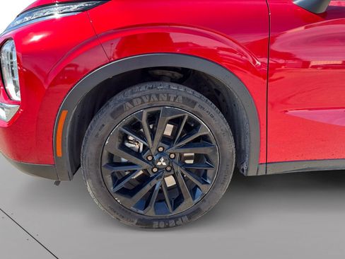 Used 2023 Mitsubishi Outlander SE Black Edition image 9