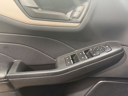 Used 2022 Ford Escape SE image 11