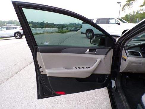 Used 2015 Hyundai Sonata SE FWD image 21