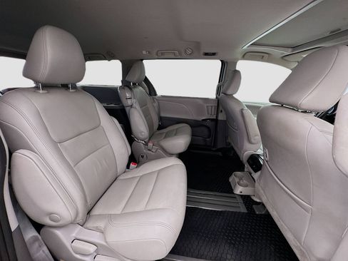 Used 2020 Toyota Sienna XLE image 21