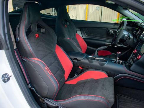 Used 2019 Ford Mustang Shelby GT350R w/ GT350R Equipment Group 920A RWD image 11