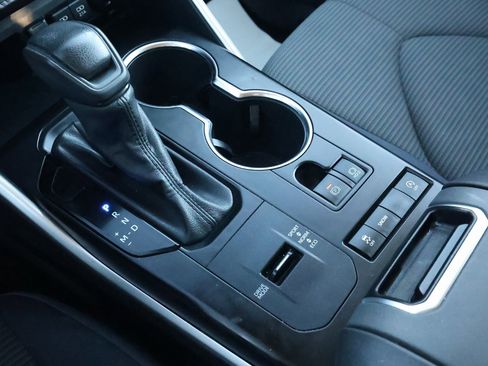 Used 2021 Toyota Highlander L image 24