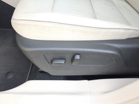 Used 2022 Buick Envision Essence w/ Safety Package FWD image 16