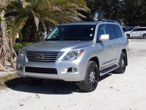 Used 2011 Lexus LX 570 Base AWD 4dr SUV image 2