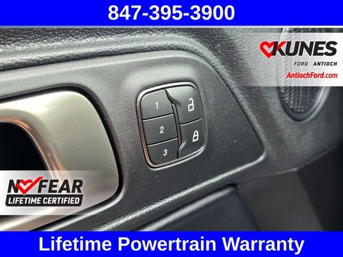 Used 2021 Ford Mustang Shelby GT500 w/ Technology Package RWD image 48
