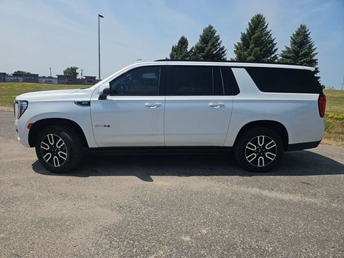 Used 2021 GMC Yukon XL AT4 w/ AT4 Premium Plus Package AWD/4WD image 2
