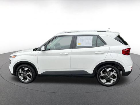 Used 2026 Hyundai Venue SEL FWD image 9