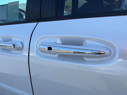 Used 2023 Toyota Sienna Limited image 43