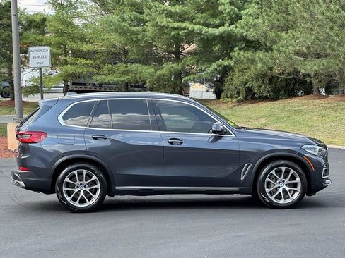 Used 2019 BMW X5 xDrive50i w/ Parking Assistance Package AWD/4WD image 30