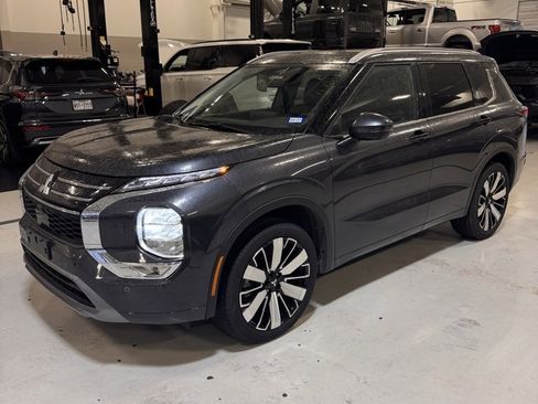 Used 2025 Mitsubishi Outlander SEL image 3