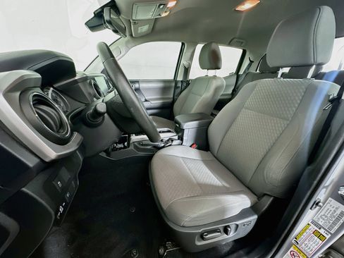 Used 2020 Toyota Tacoma SR5 RWD image 13