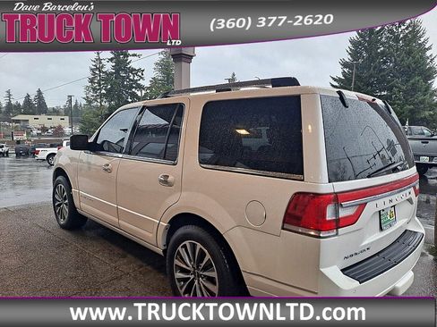 Used 2015 Lincoln Navigator 4WD image 5