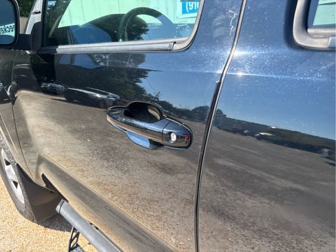 Used 2020 Toyota Tacoma SR AWD/4WD image 14