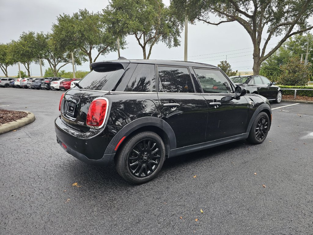 Used 2019 MINI Cooper 4-Door Hardtop w/ Signature Upholstery Package FWD image 3