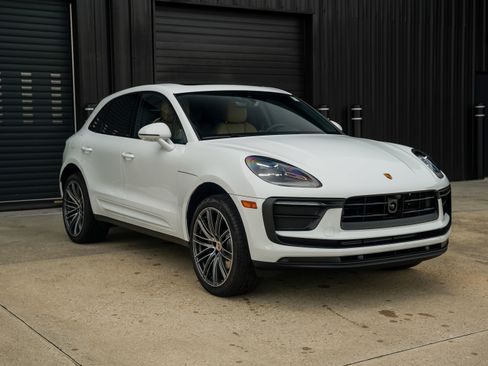 New 2025 Porsche Macan image 7