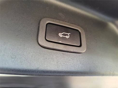 Used 2021 Land Rover Range Rover SV Autobiography Dynamic image 10