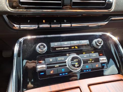 Used 2019 Lincoln Navigator Reserve AWD/4WD image 28