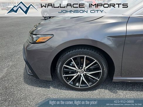 Used 2024 Toyota Camry SE image 7