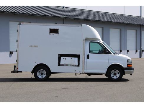 Used 2015 Chevrolet Express 3500 RWD image 4