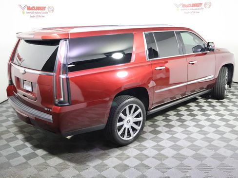 Used 2017 Cadillac Escalade ESV Premium Luxury AWD/4WD image 4