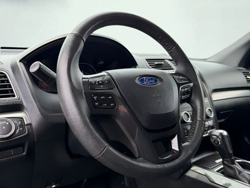 Used 2019 Ford Explorer XLT w/ Equipment Group 202A AWD/4WD image 63