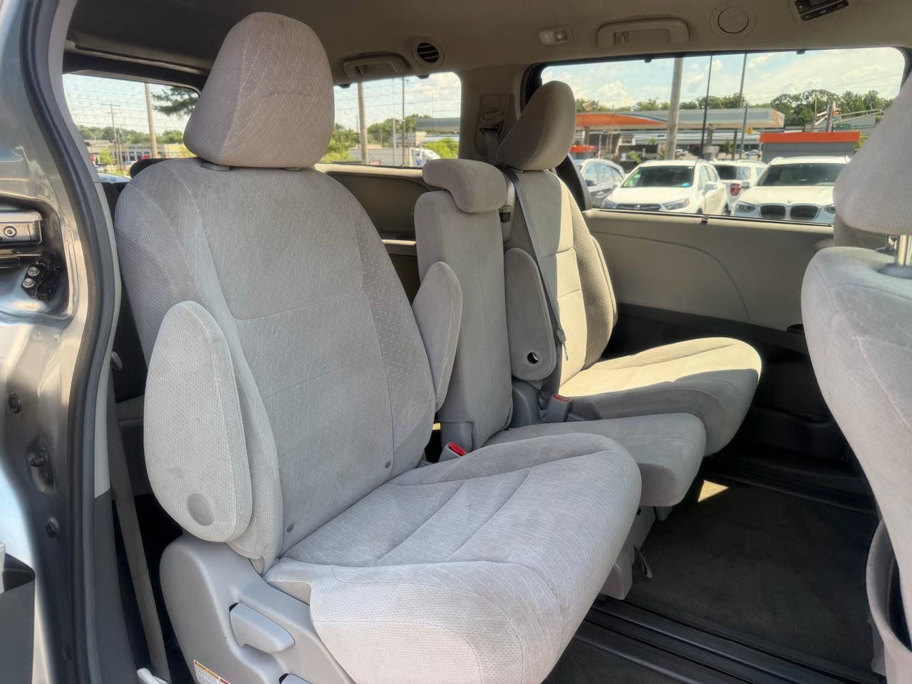 Used 2017 Toyota Sienna LE FWD image 21