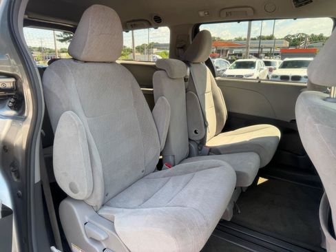 Used 2017 Toyota Sienna LE FWD image 21
