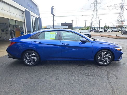 Used 2026 Hyundai Elantra Limited FWD image 6