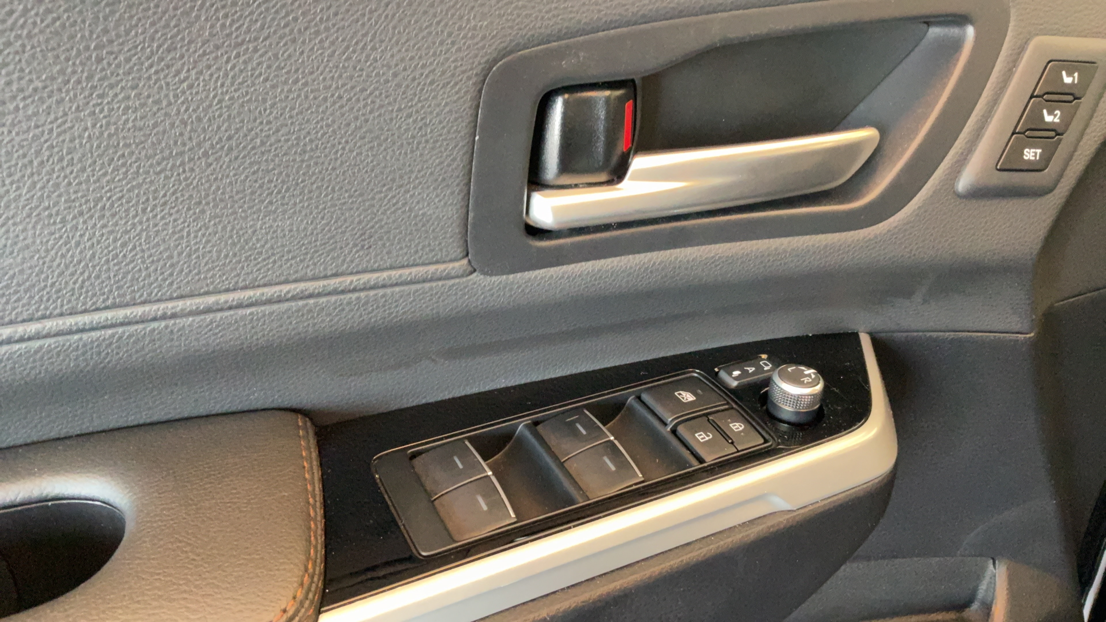 Certified 2025 Toyota Sienna Limited AWD/4WD image 22