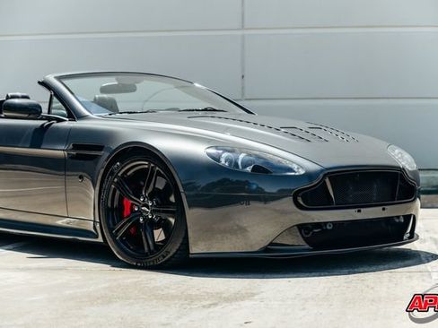 Used 2009 Aston Martin V8 Vantage Roadster RWD image 42