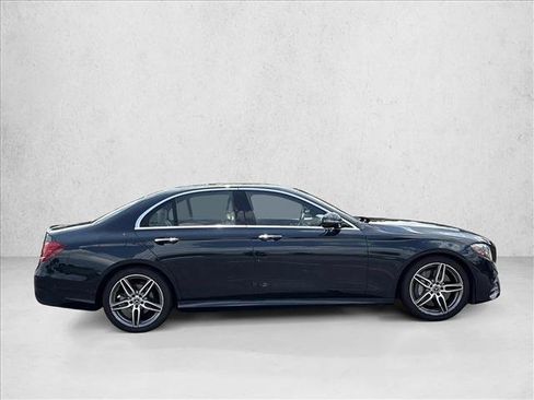 Used 2018 Mercedes-Benz E 300 image 4