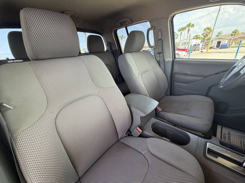 Used 2015 Nissan Frontier SV w/ SV Value Truck Package RWD image 24