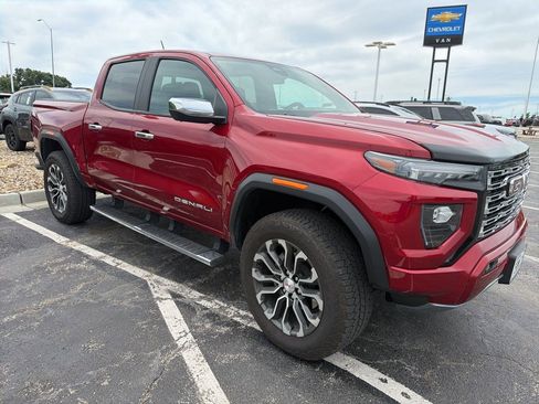 Used 2025 GMC Canyon Denali AWD/4WD image 3