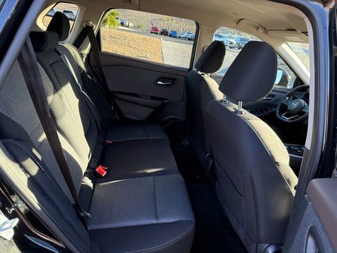 Used 2023 Nissan Rogue SV image 15